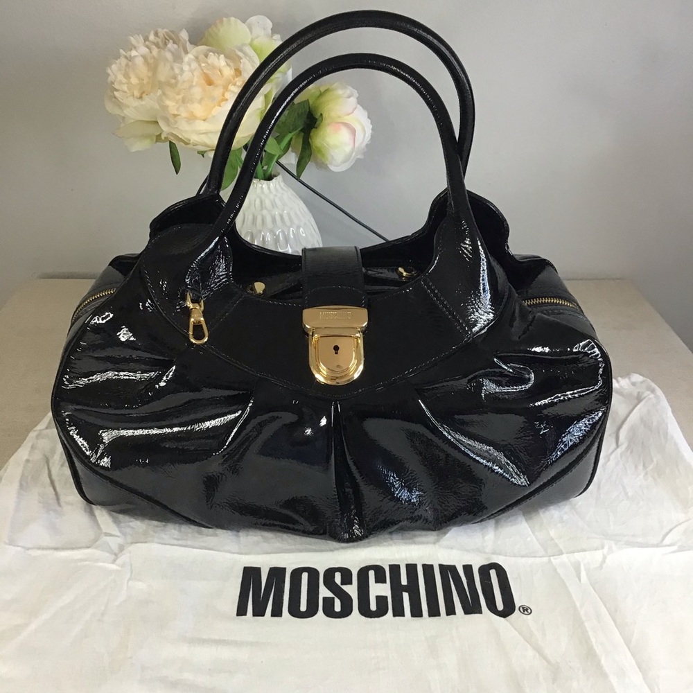 🛍MOSCHINO Black Enamel Hand Bag